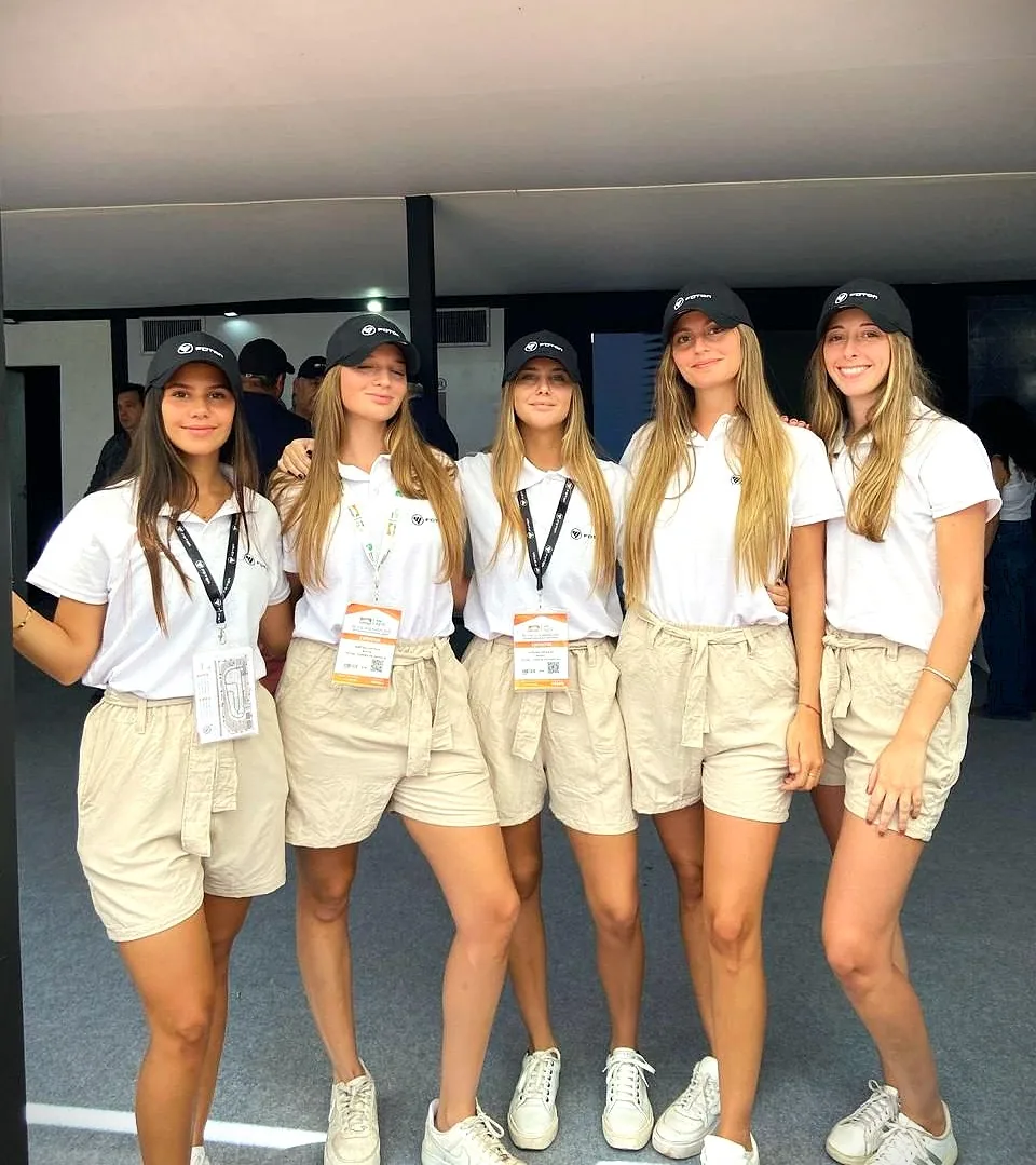 Diseño de uniformes para promotoras — Fotón