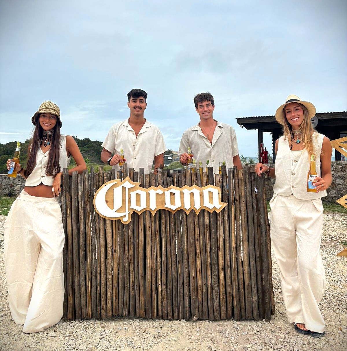 Promotoras en evento Corona activación de marca